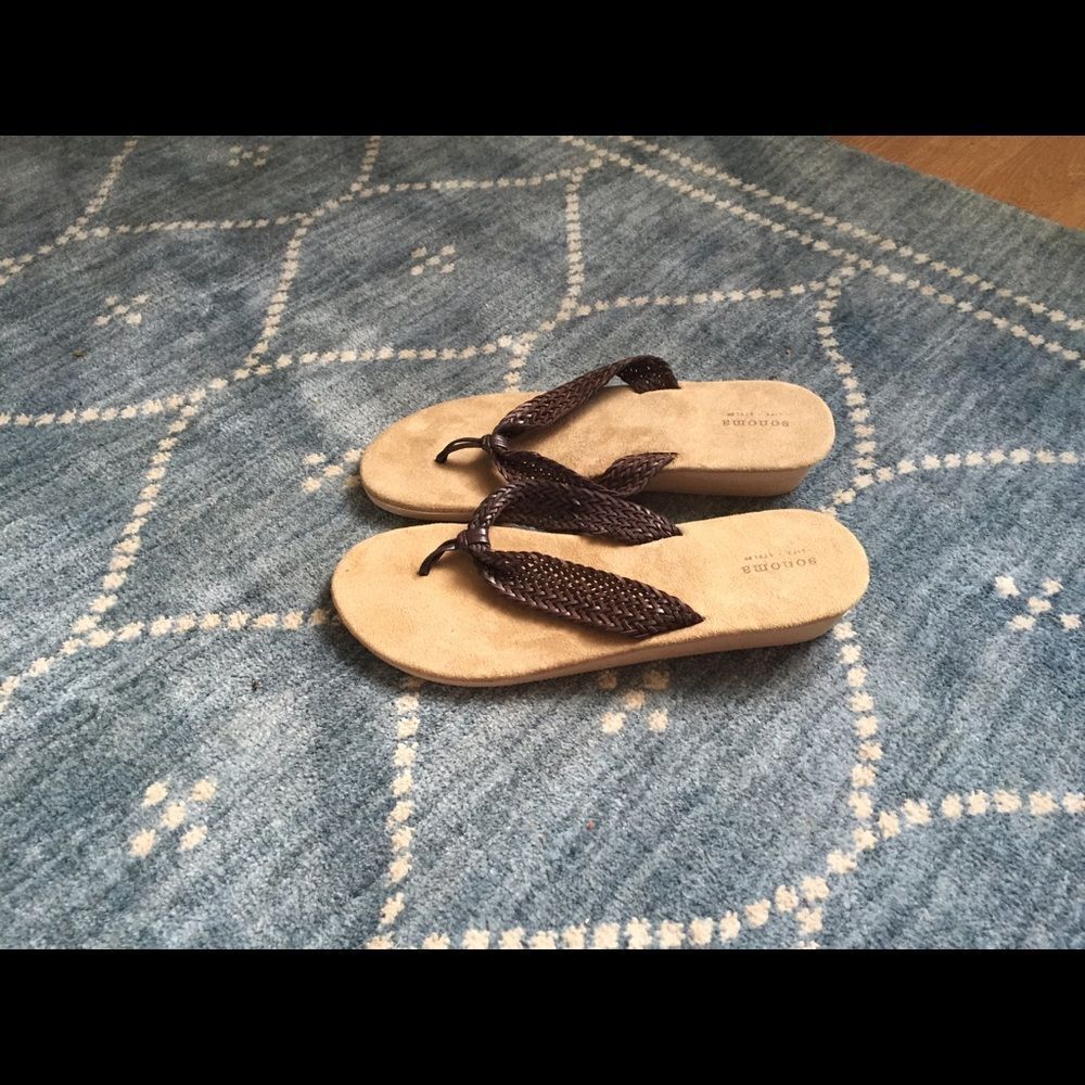 #237 Sonoma Brown Weaved Leather Flip Flops.sze. 10 - Picture 2 of 3